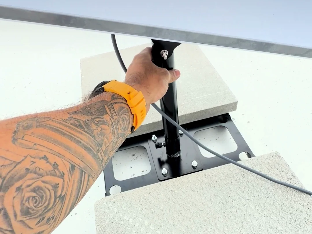 Hands-on work during a Starlink installation